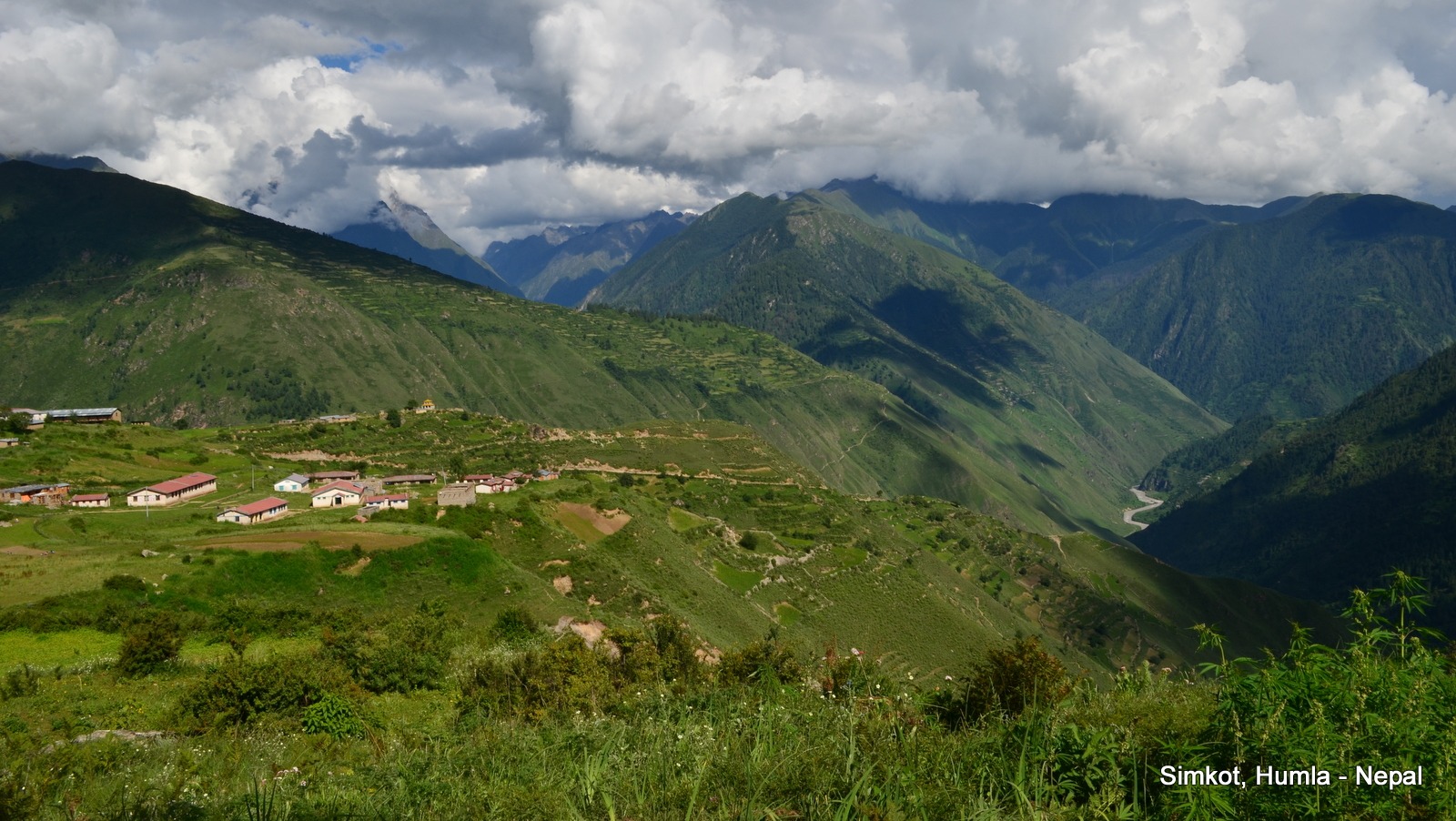 हुम्लाकी ‘बुहारी’ डाक्टर :  डा. स्मृति महत, जिल्ला अस्पताल हुम्ला