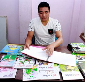 १० वर्षमा १ सय किताब लेख्ने लेखक