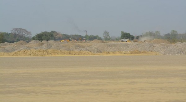 गौतम बुद्ध विमानस्थल परिसरमा स्थानीयद्वारा आन्दोलन स्थगित