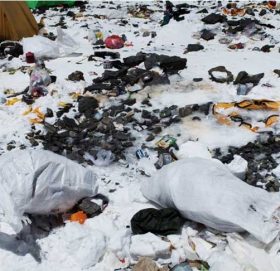 धरौटीले काम गरेन, फोहोर बन्दै सगरमाथा