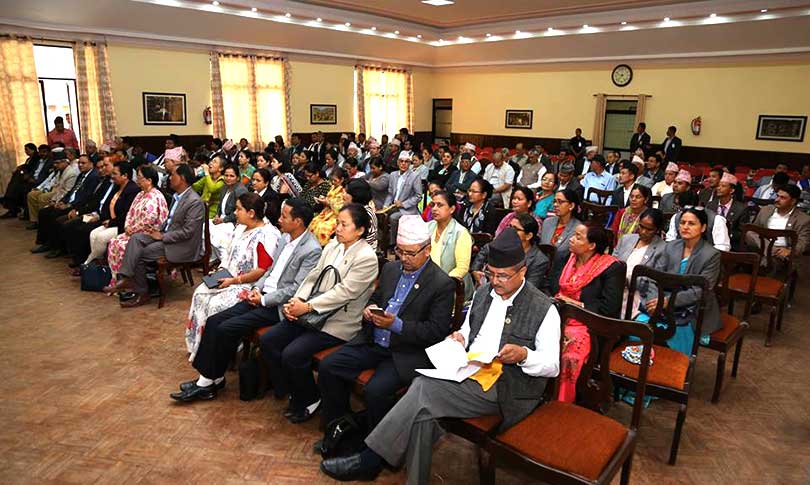 मन्त्रीहरुलाई सत्तारुढ सांसदको प्रश्न-फेसबुकमा लोकप्रिय हुने कि जिम्मेवारी बहन गर्ने ?