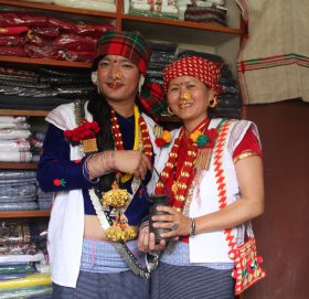 खालिङ भेषभुषामा खालिङ चेलीहरु