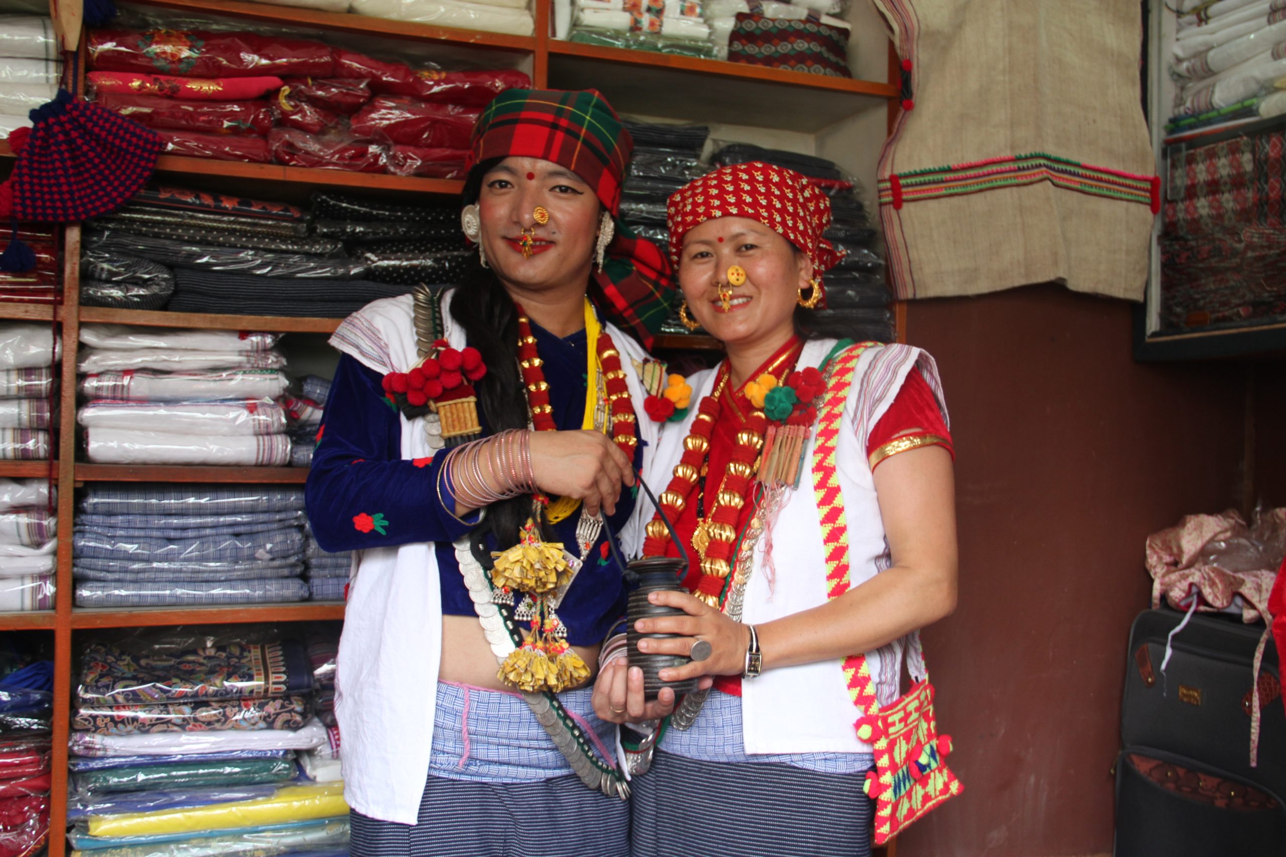 खालिङ भेषभुषामा खालिङ चेलीहरु