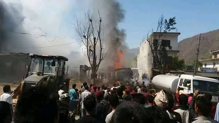 तेल ट्याङ्करमा आगलागी