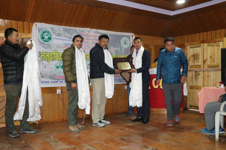 समुदायिक भवन हस्तान्तरण, गाउपालिका प्रमुख ङिमदोर्जी सम्मानित