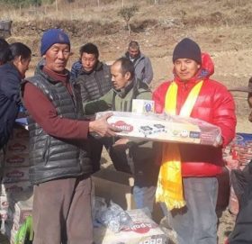 मोपुङ सामुदायिक द्वारा वन संरक्षणका लागि ग्यास वितरण