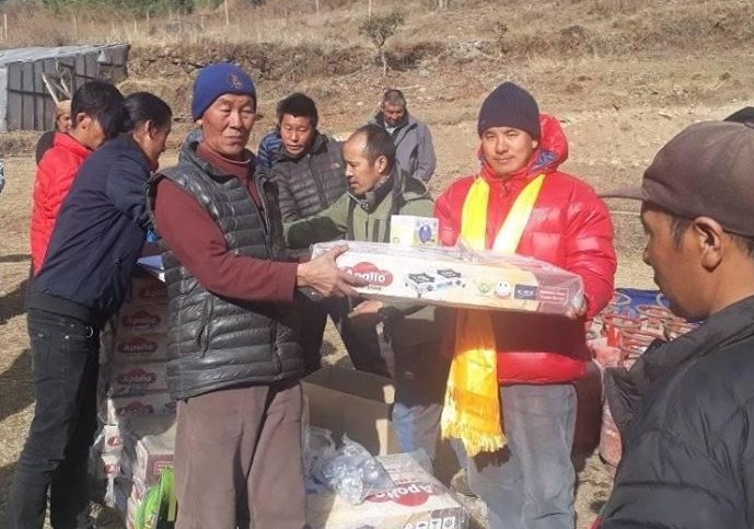 मोपुङ सामुदायिक द्वारा वन संरक्षणका लागि ग्यास वितरण