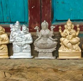 क्यान बियरको खोलबाट देविदेवताका मुर्ति