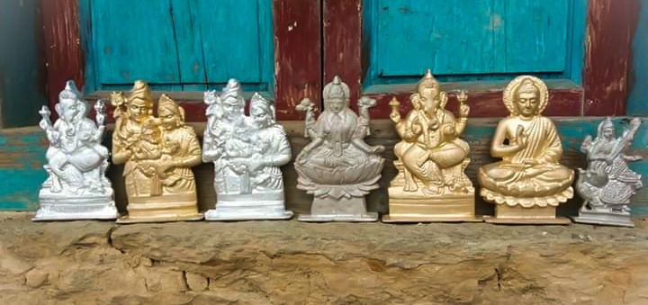 क्यान बियरको खोलबाट देविदेवताका मुर्ति