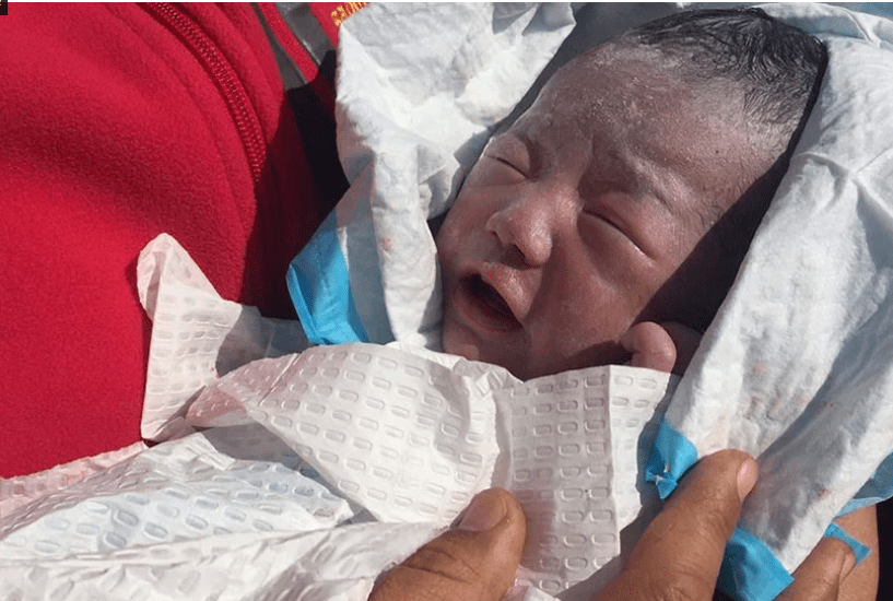 सोलुखुम्बुबाट काठमाण्डौ उडेको हेलिकोप्टरमै जन्मियो शिशु