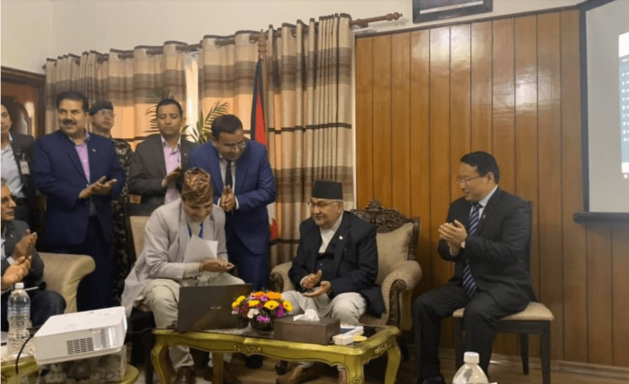 १० रुपैयाँमा किन्न पाइने त्रिशुलीको शेयर खुल्यो, प्रधानमन्त्री ओलीले दिए पहिलो आवेदन