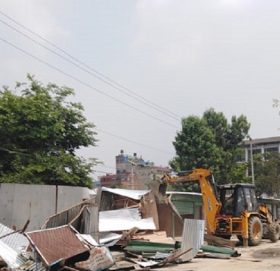 व्यापारीहरुको अवरोधका बीच चल्यो खुलामञ्चमा डोज