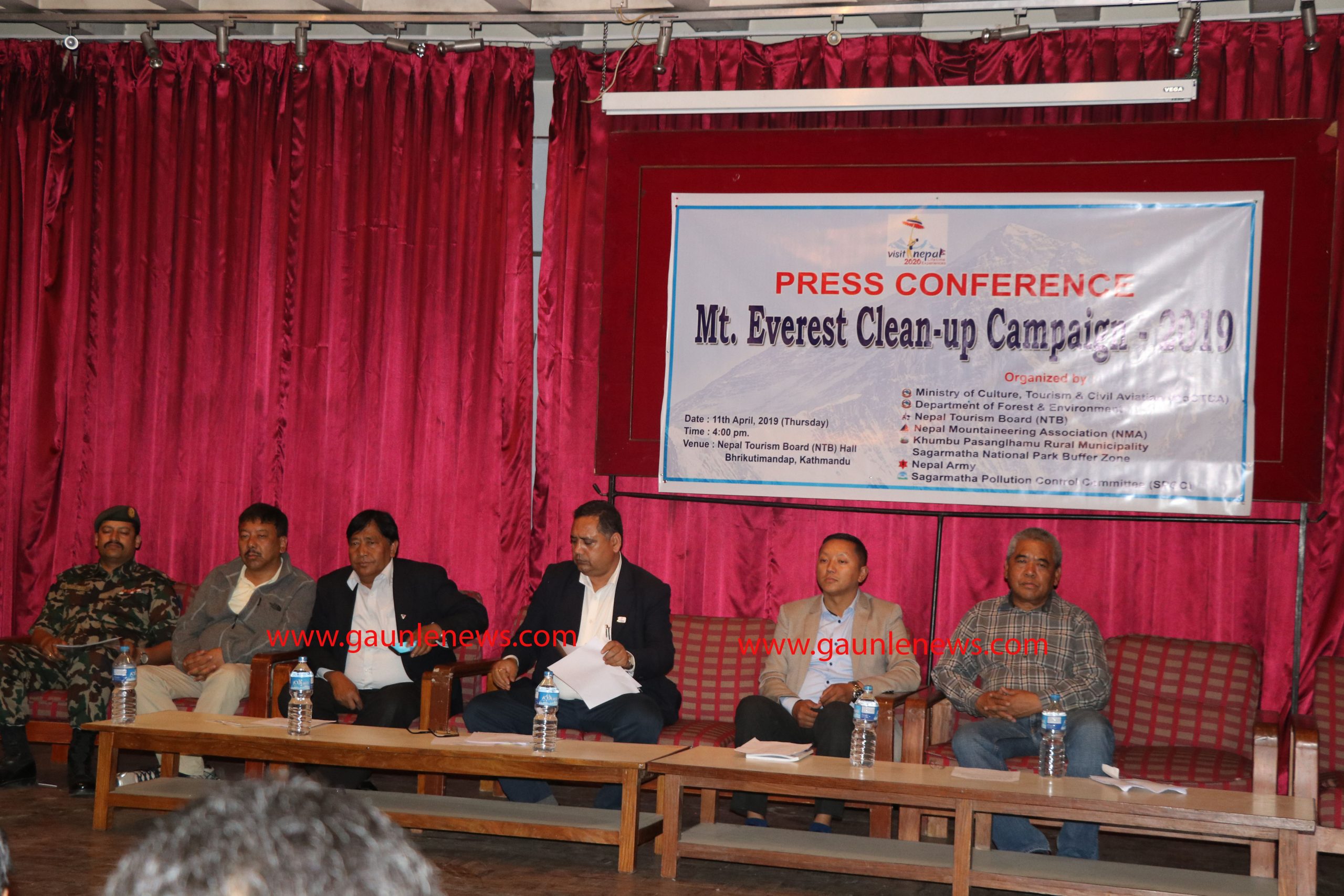 सगरमाथा सफाई गरी १० हजार के.जि.फोहोर सन्कल्न गर्ने