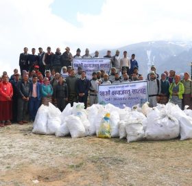 सगरमाथा क्षेत्रमा संकलित १ हजार फोहोर हेलिकप्टरमार्फत काठमान्डौ लगियो