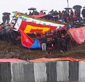 महोत्सवको स्टेज भाँचिदा मुख्यमन्त्री भुईमा पछारिए, ३ जना घाईते