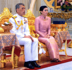 थाइल्याण्डका राजाले गरे आफ्नी अंगरक्षकसँग विवाह