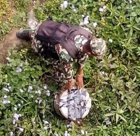 सोलुखोलामा राखिएको प्रेसर कुकर ठुलो आवाज सहित डिस्पोज