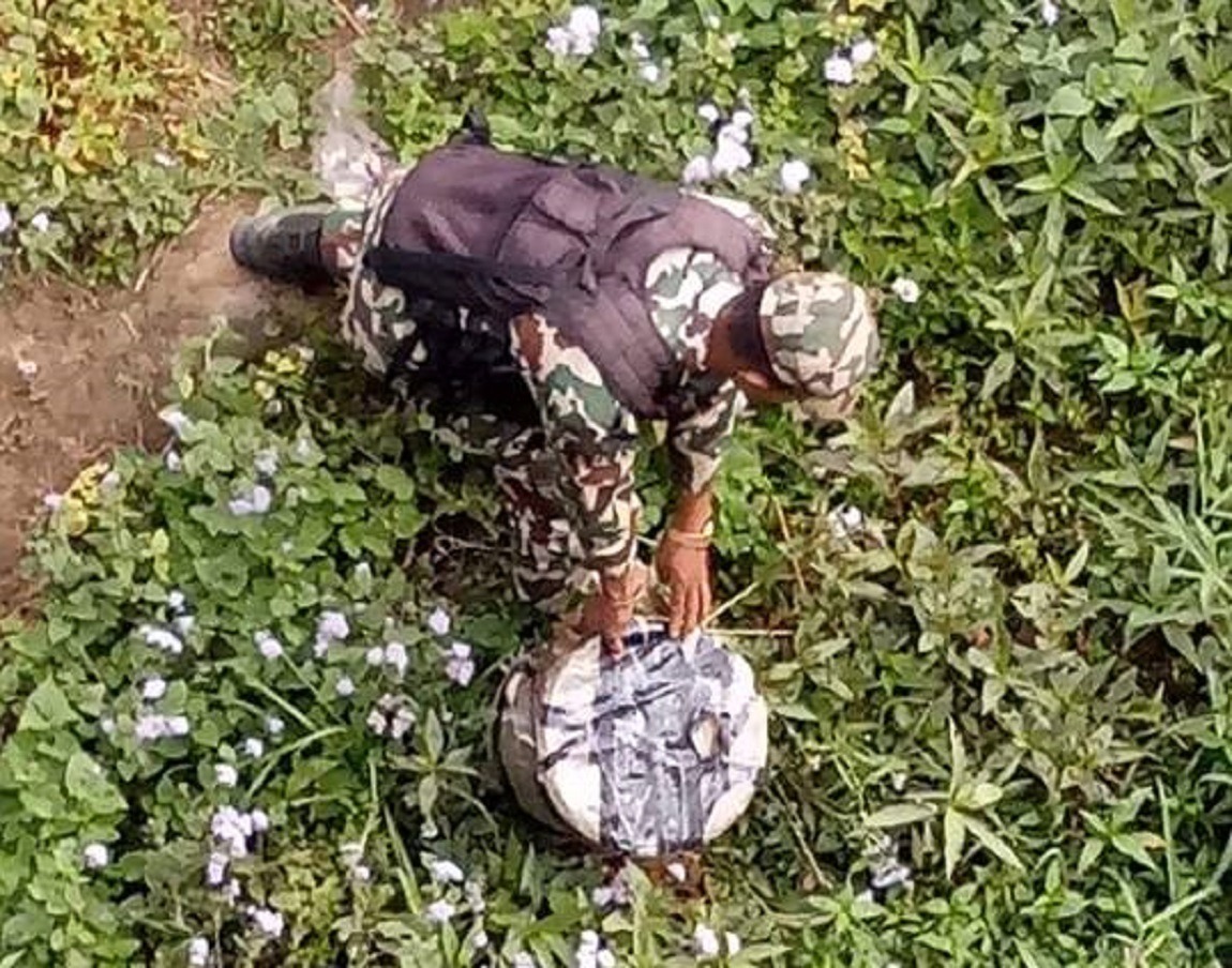 सोलुखोलामा राखिएको प्रेसर कुकर ठुलो आवाज सहित डिस्पोज