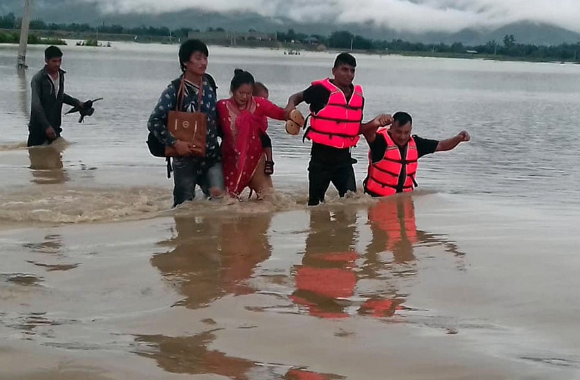 प्रदेश २ का मन्त्रीहरुको एक महिनाको तलब बाढी पीडितलाई