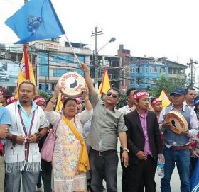 लोकसेवाको विज्ञापनविरुद्ध आदिवासी जनजातिको प्रदर्शन