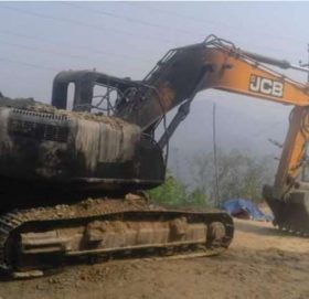 एक्जाभेटरमा अज्ञात समूहद्वारा आगजनी