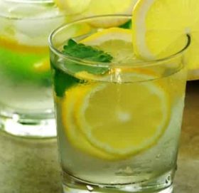 हरेक बिहान खाली पेटमा कागती पानी पिउँदा यसरी फेरिन्छ शरिर