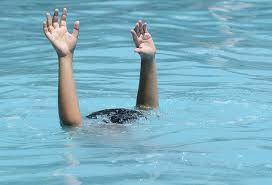 सोलुखुम्बुको नेचासल्यालनमा खहरेखोलाले एक जना पुरुष बगायो