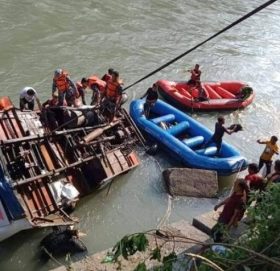 सुनकोशी नदीमा बस खस्दा मृत्यु हुनेको संख्या १७ पुग्यो