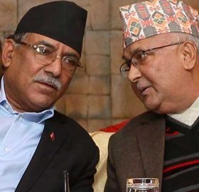 ओली–दाहाल शितल निवासमा मन्त्रीमण्डल पुनर्गठनबारे छलफल गर्दै