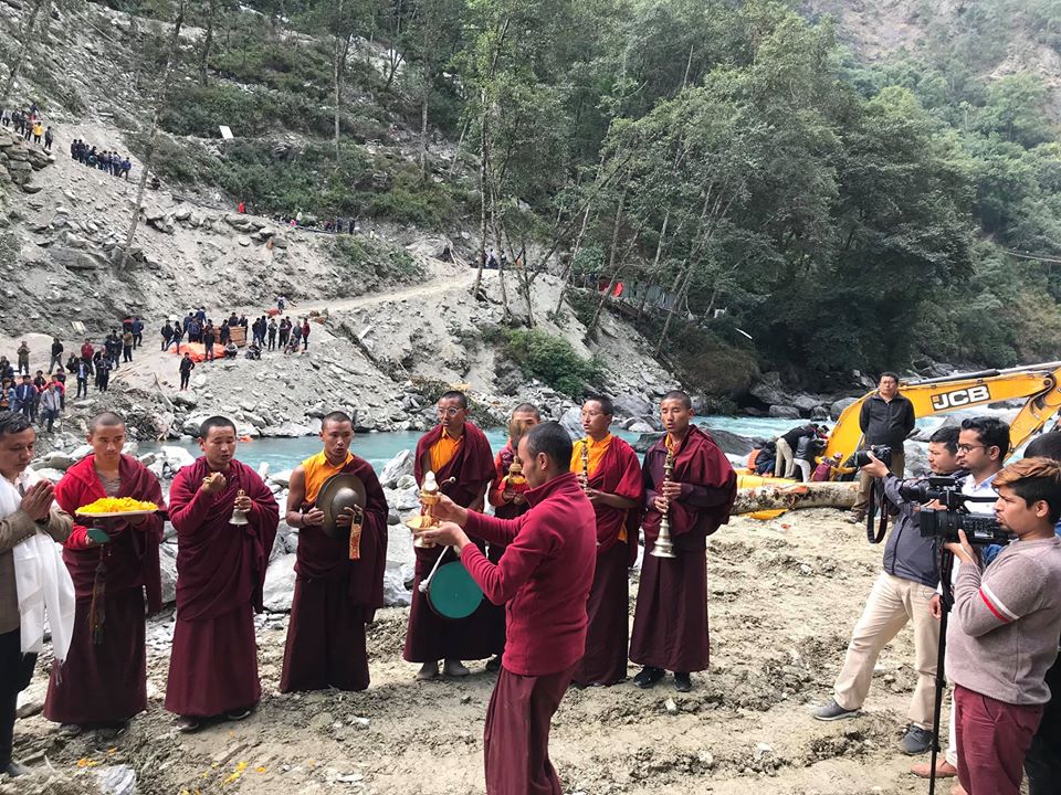 ओर्लाङ्घाटमा माप्य–खुम्बु मितेरी पुलको शिलान्यास, बैशाख भित्रै काम सम्पन्न हुने