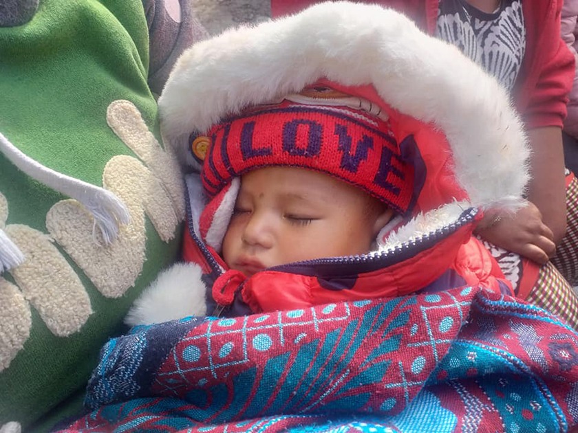 सिन्शुपाल्चोक दुर्घटनामा बाचेका काखे शिशु बसचालक सुमन तामाङको रहेको खुलासा