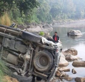 सोलुखुम्बुवाट काठमाडौंका लागि छुटेको जिप दुर्घटना, ३ जना गम्भीर घाइते