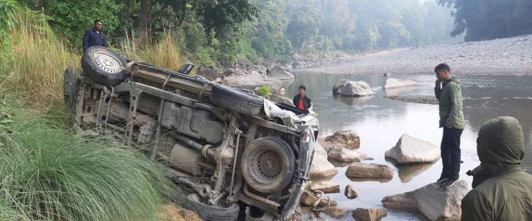 सोलुखुम्बुवाट काठमाडौंका लागि छुटेको जिप दुर्घटना, ३ जना गम्भीर घाइते