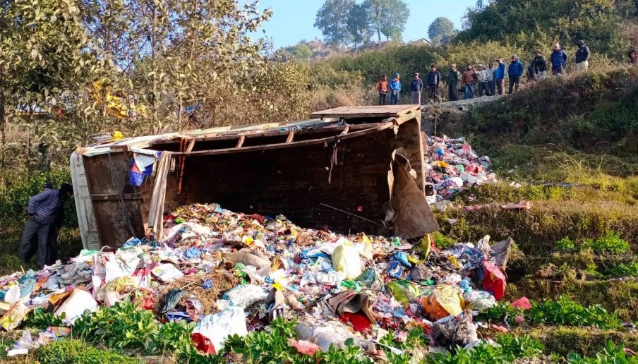ट्रिपर दुर्घटना हुँदा तारकेश्वरमा २ जनाको घटनास्थलमै मृत्यु
