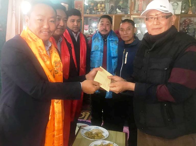 थुलुङ दुधकोशी गाउँपालिकामा निर्मानाधिन सामूदायिक अस्पतालका लागि १५ लाख हस्तान्तरण