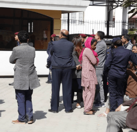 पूर्वसचिव अर्जुन कार्कीकी पत्नीको हत्या प्रयास, कामदारद्वारा आत्महत्या