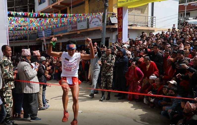 पाथिभरा म्याराथनको उपाधि सोलुखुम्बुका सुमन कुलुङको पोल्टामा