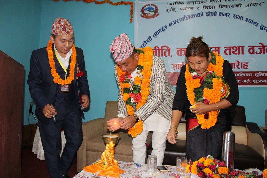 हलेसी तुवाचुङ नगरपालिकाद्वारा सरकारी काममा तीन भाषालाई मान्यता