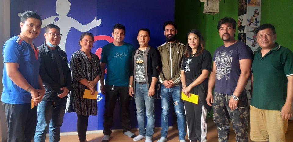 नृत्य निर्देशक संघ नेपाल भक्तपुर जिल्ला कार्यसमितिका सदस्यहरुलाई नगद सहयोग