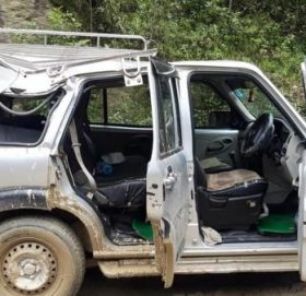 सोलुखुम्बुको सिस्नेरी पहिरोमा ढुङ्गा खस्दा गाडी कुच्चियो, एकजना घाइते