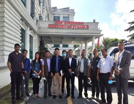 सोलुखुम्बुका सांसद राइर्कको नेतृत्वमा अर्थ तथा सञ्चारमन्त्रि खतिवडासंग भेट