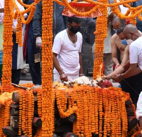 राष्ट्रकवि घिमिरेको राष्ट्रिय सम्मानका साथ अन्त्येष्टि