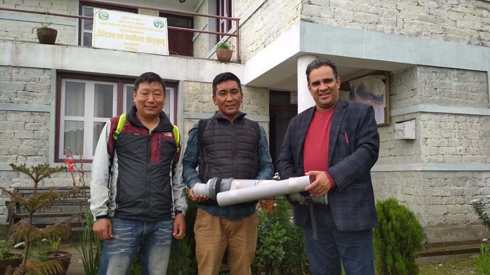 सोलुखुम्बुका किसानले पाए भालु धपाउने यन्त्र