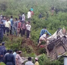 खोटाङमा जिप दुर्घटना हुदा चालक गम्भिर घाइते