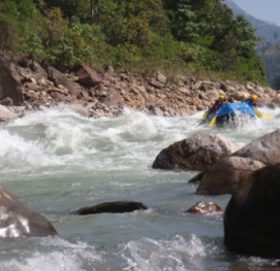 एक्कासी सोलु खोलामा बाढी !