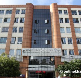 सोलुखुम्बुका युवकले केएमसीको तेस्रो तलाबाट हामफाल्दा मृत्यु