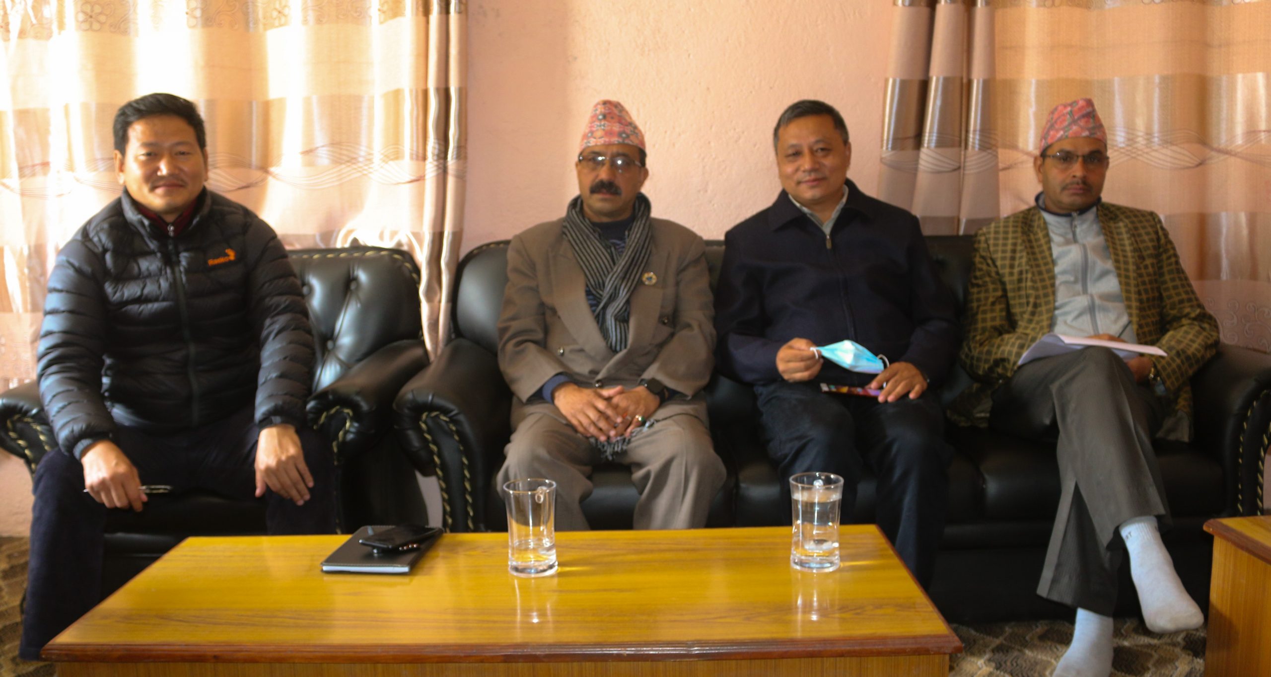 सोलुखुम्बुका १२८९ घरधुरीलाई हरियो जस्तापाताको छाना