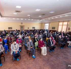 ओली निकट सांसद बालुवाटारमा बैठक