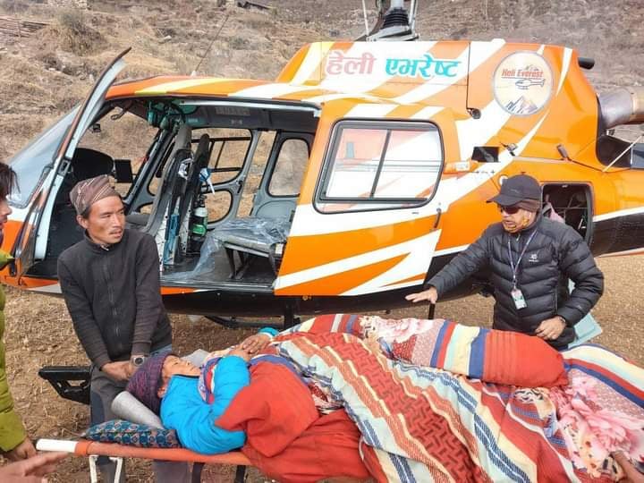 सोलुखुम्बुको माप्यबाट एक सुत्केरी महिलाको उद्धार