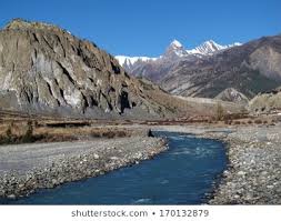 मस्र्याङ्दी नदीमा खस्यो ट्रक